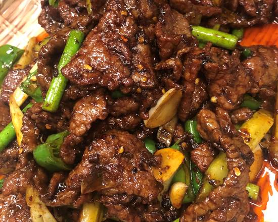 A04 Hunan Fried Beef 湘西小炒黄牛肉